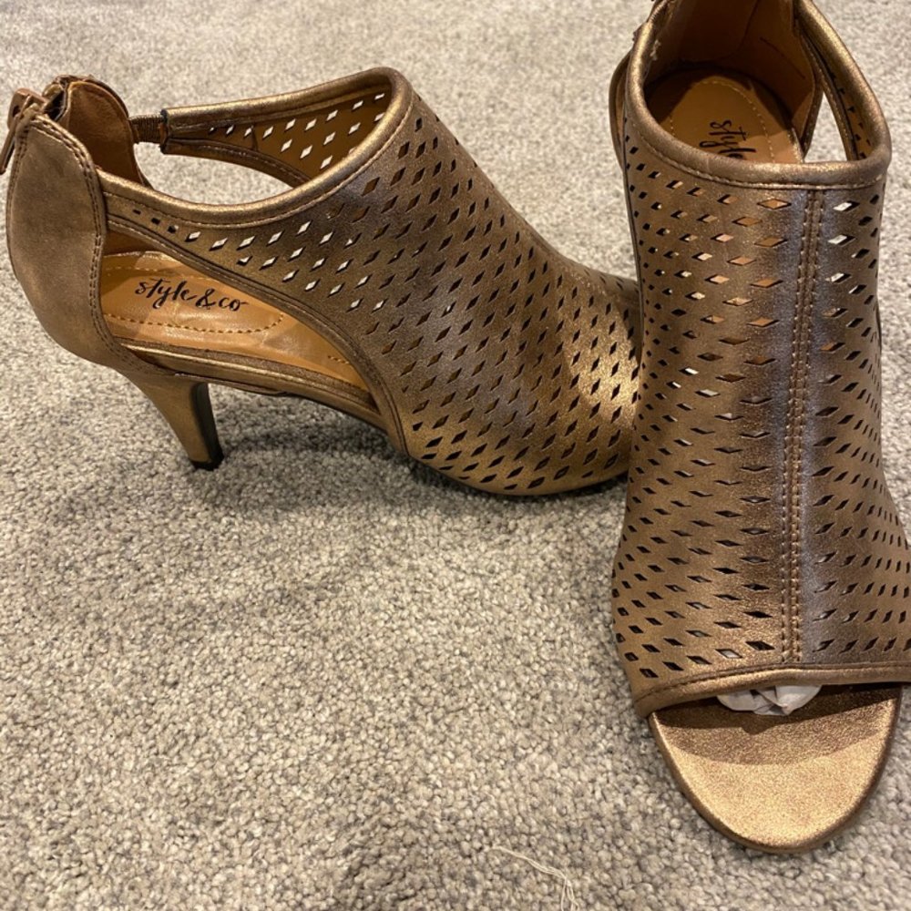 Peep-toe Heel